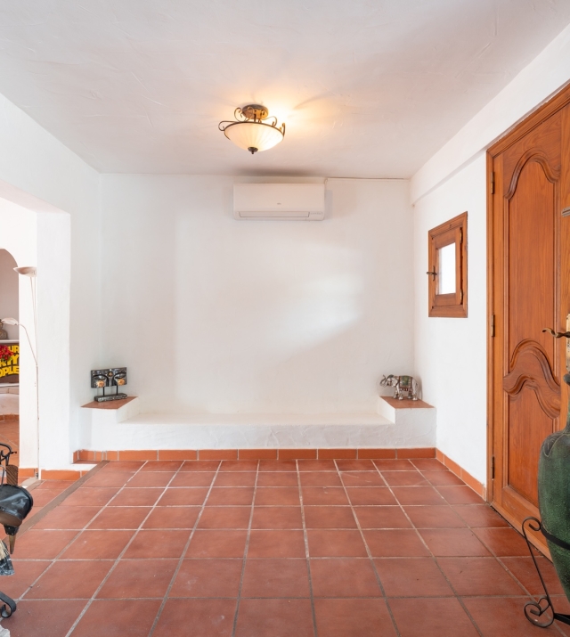 Resa Estates house huis te koop Siesta entrance interior.jpg